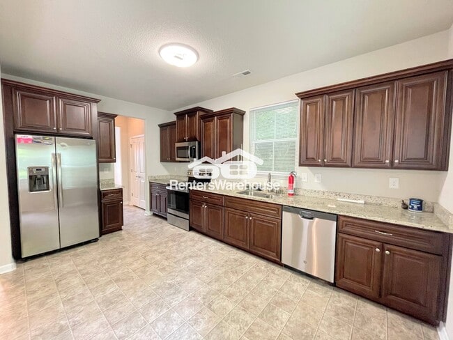 Photo - 728 Rosewell Ave