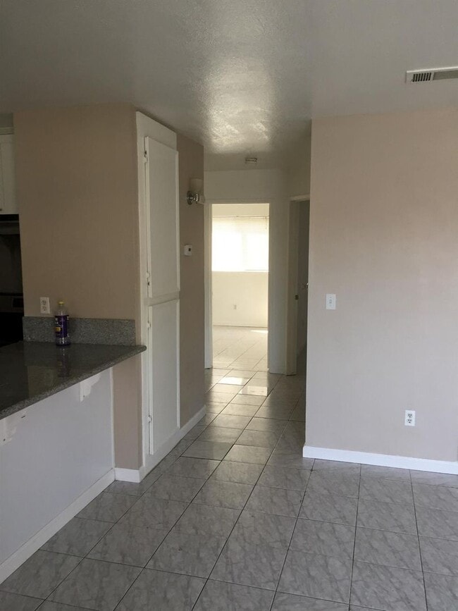 Photo - 238 N 4th Ave Unidad 102