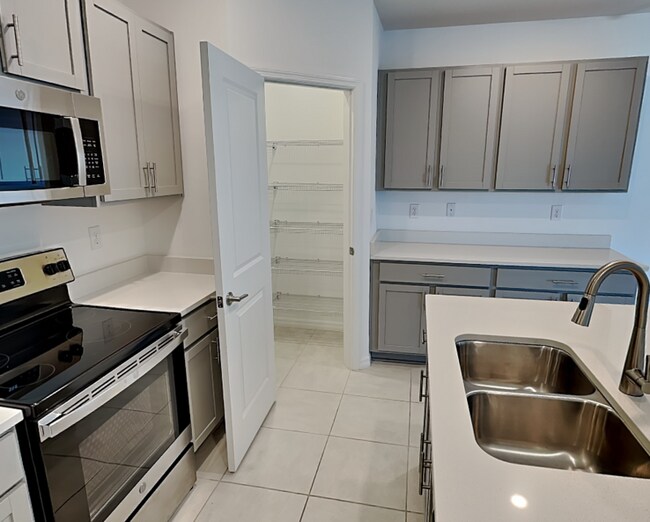 Photo - 76 Citrine Lp