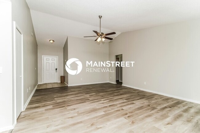 Photo - 3 Bedroom Pet-Friendly Home in SANFORD, FL with Main Street Renewal