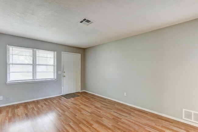 Photo - 347 W Cedar Dr