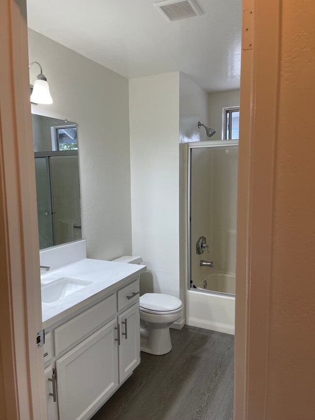 607 High St Unit C