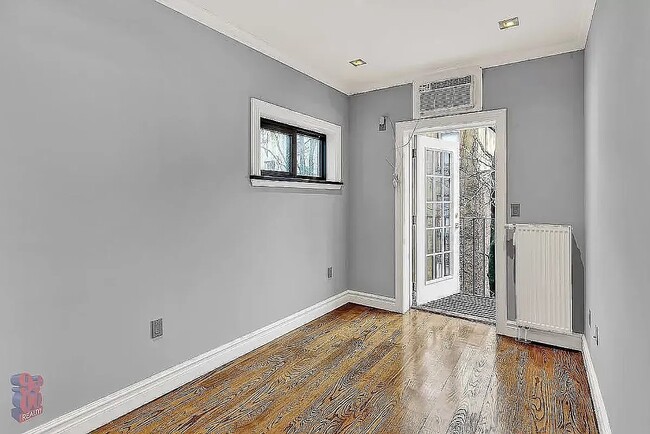 Photo - 330 East SIXTH Street Unit 3D