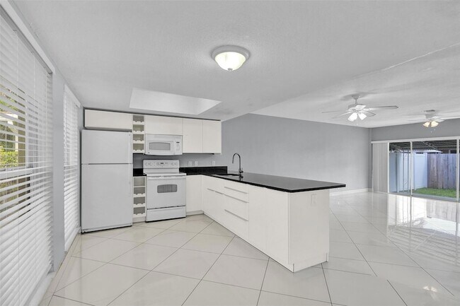 Photo - 704 NE 23rd Ave Unit 2