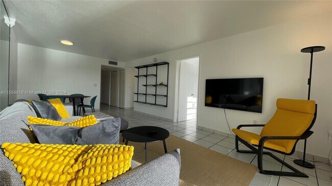 Photo - 8250 Byron Ave Unidad 401