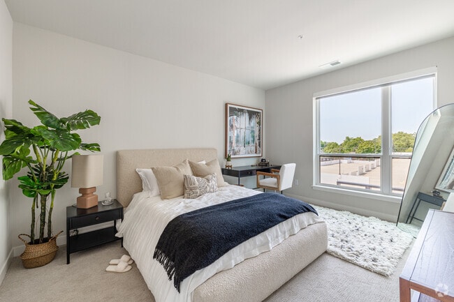 1BR, 1BA - 770SF - Bedroom