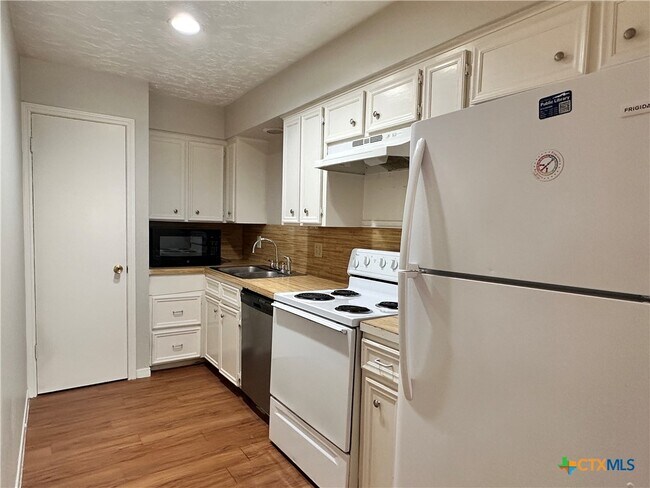 906 N LBJ Dr Unit 4