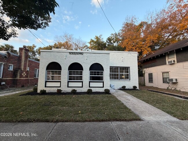 Building Photo - 325 Alder St
