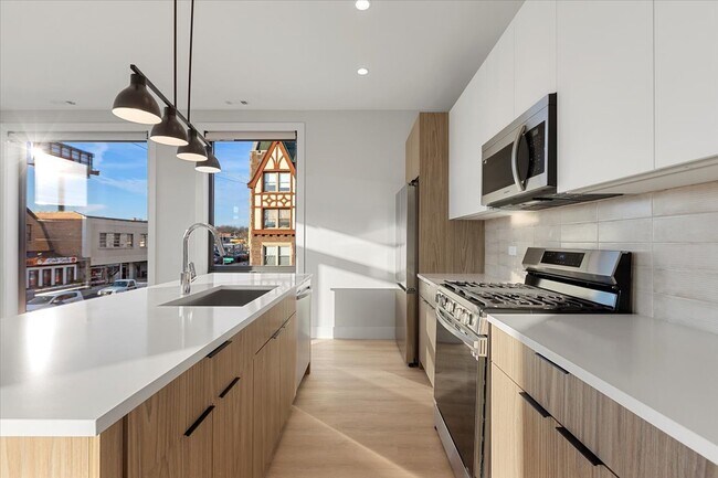 Photo - 3953 W Dakin St Unit 201