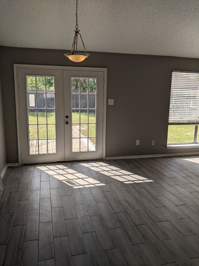 Photo - 2223 Crosscoach Ln