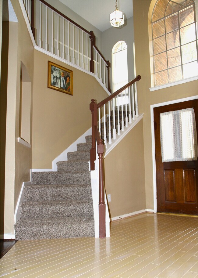 1235 Deer Ridge Dr
