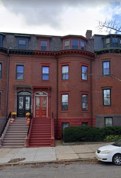 Building Photo - 813 E Broadway