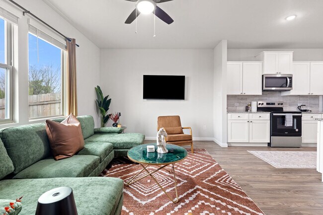 101B Emilie Wy Unit SI FL1-ID1526892P