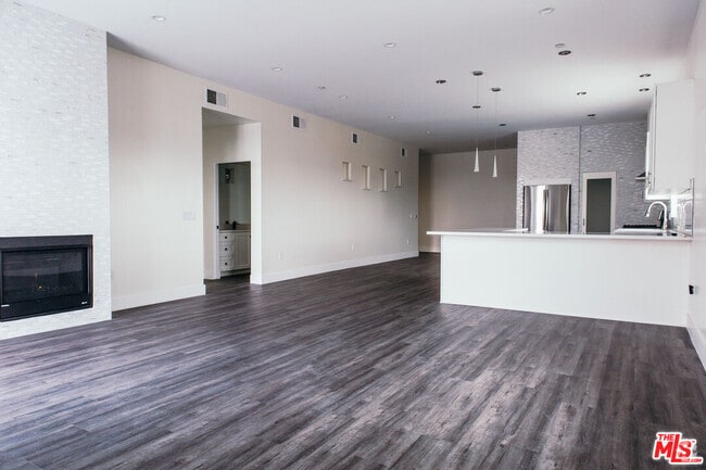 Building Photo - 1431 S Sherbourne Dr Rental