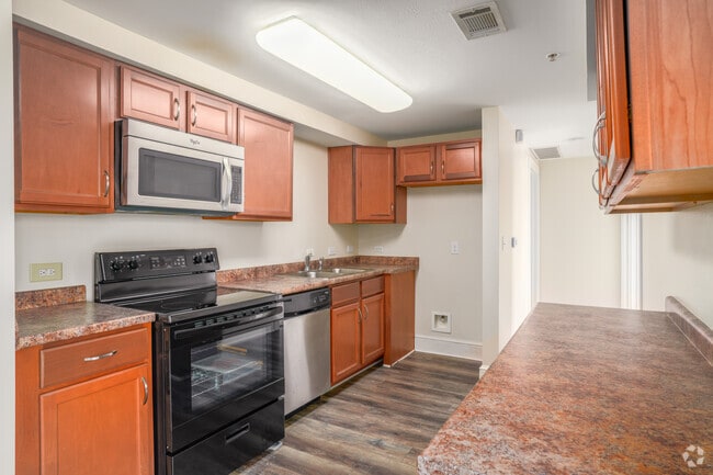 2BR, 1BA - 748SF - Kitchen