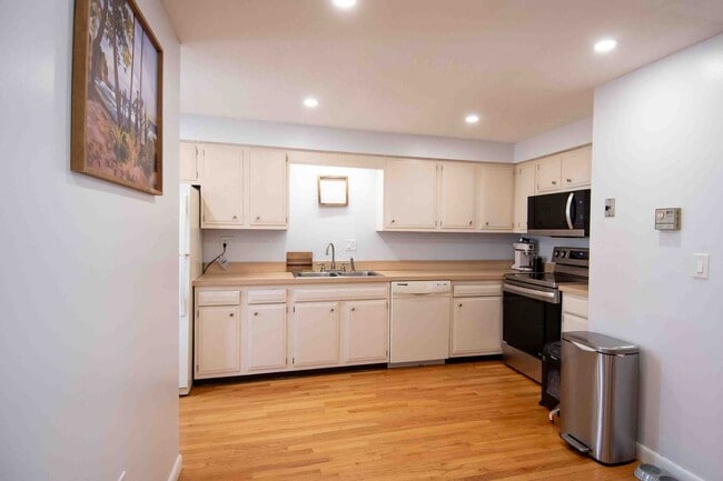 Photo - 2 Bedroom Condo Available August 1st