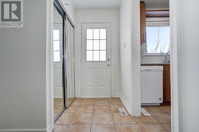 Photo - 7 Town House Crescent