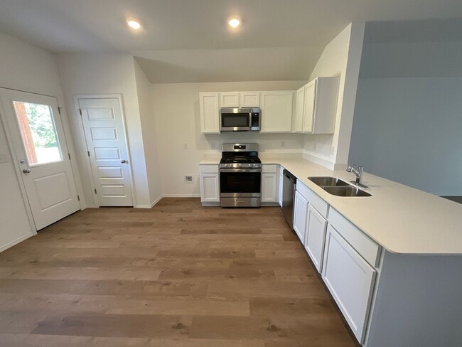 Photo - 2022 Meadow Ln