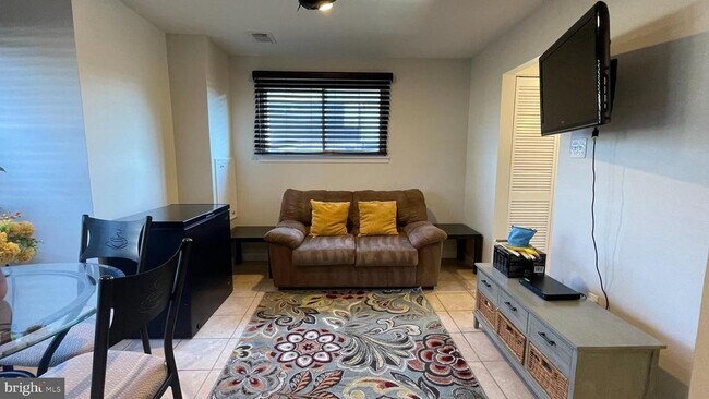 Photo - 9995 Campus Way S