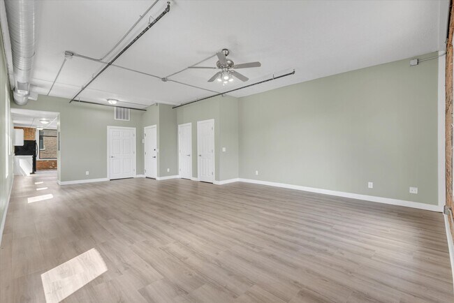 400 N Main St