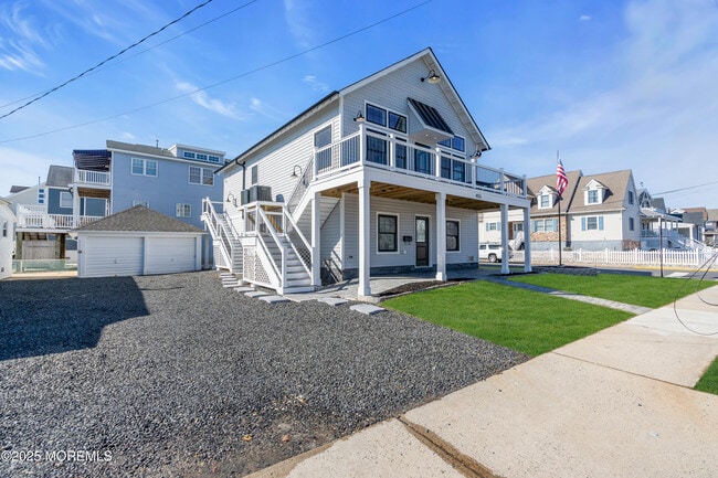 455 E Main St