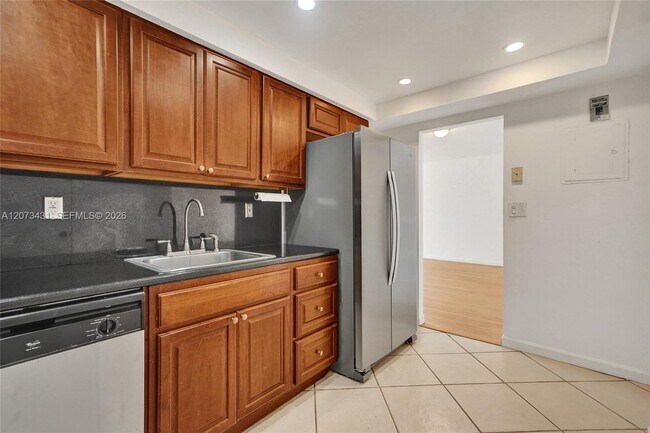 10350 W Bay Harbor Dr Unit 3G