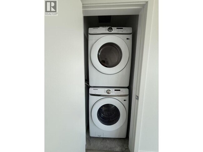 Photo - 680 Quayside Dr