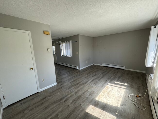 Building Photo - 60 Plainfield Ave Unit 4