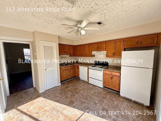 Photo - 142 Jefferson Ridge Rd