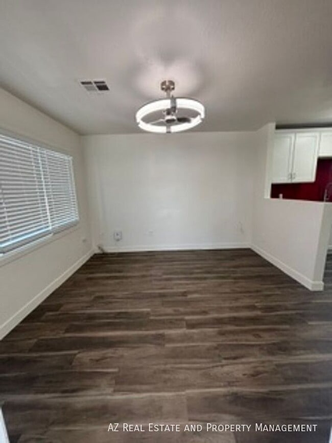 Photo - 502 E Cody Dr
