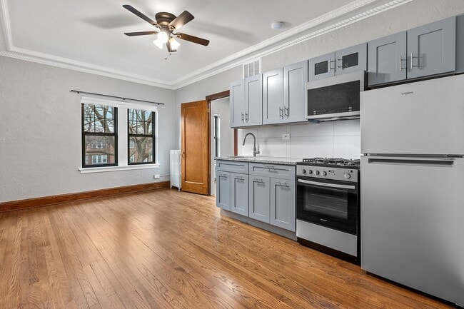 Building Photo - Newly Remodeled Vintage Charm with 21st Century : Move In Special for June 2025 $1,070.00 Unit 103