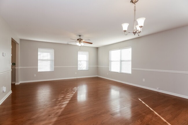 Photo - 1005 Joselynn Drive