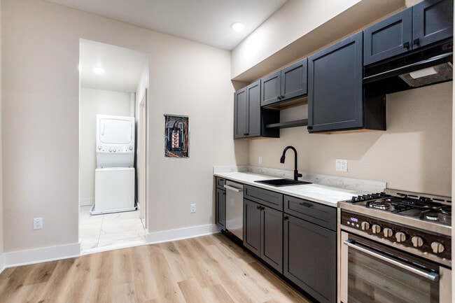 Photo - 4535 Commonwealth St