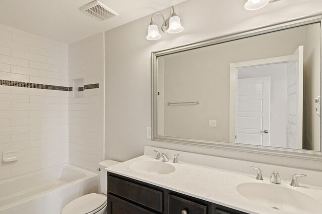 Photo - Spacious 3 Bed / 3.5 Bath Townhome Near Raleigh Iron Works & 440!