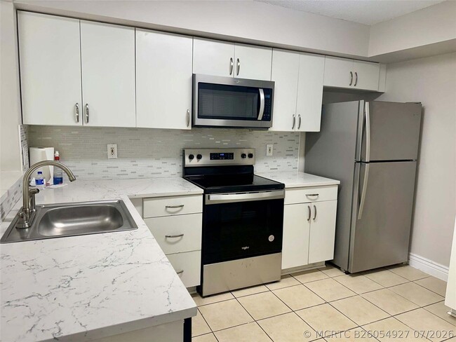 5701 Riverside Dr Unit 205B6