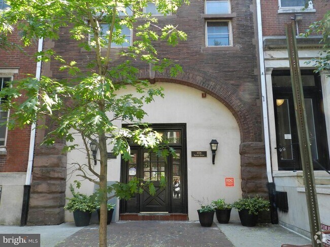 Building Photo - 1008-20 Spruce St Unit 1018C Rental