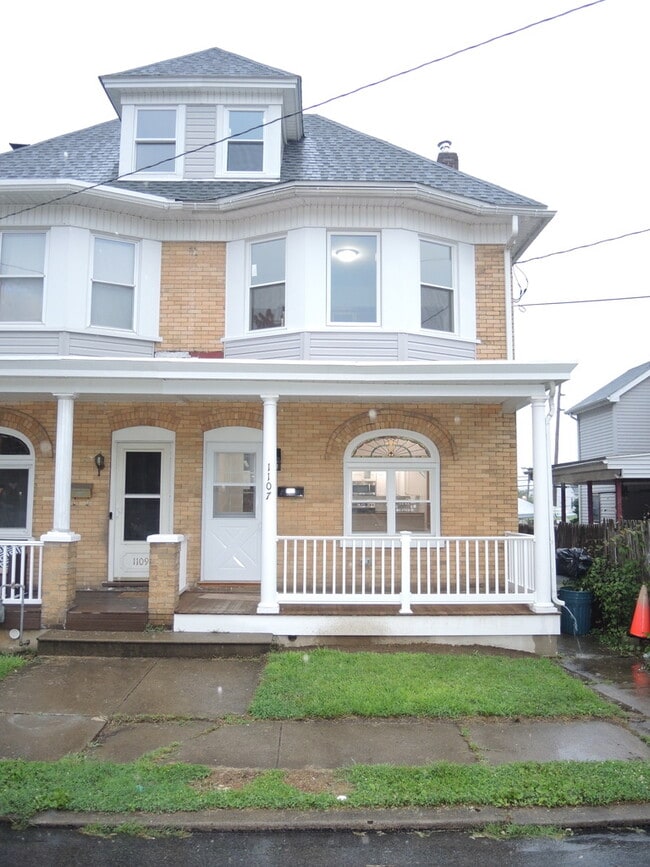 Building Photo - 1107 W Lincoln St