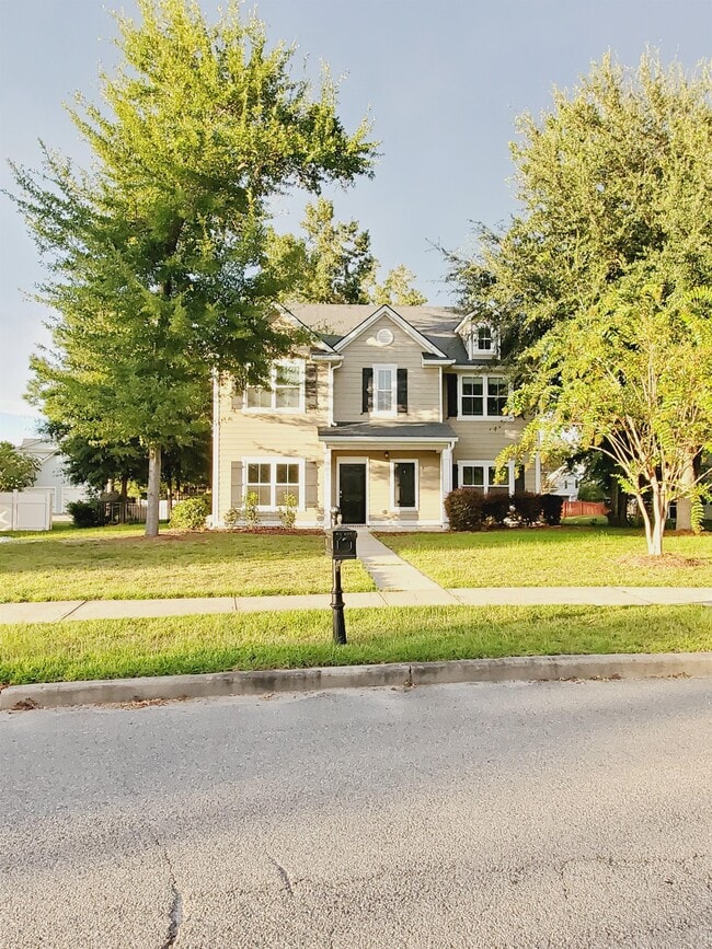 Building Photo - 21 Hill Rd