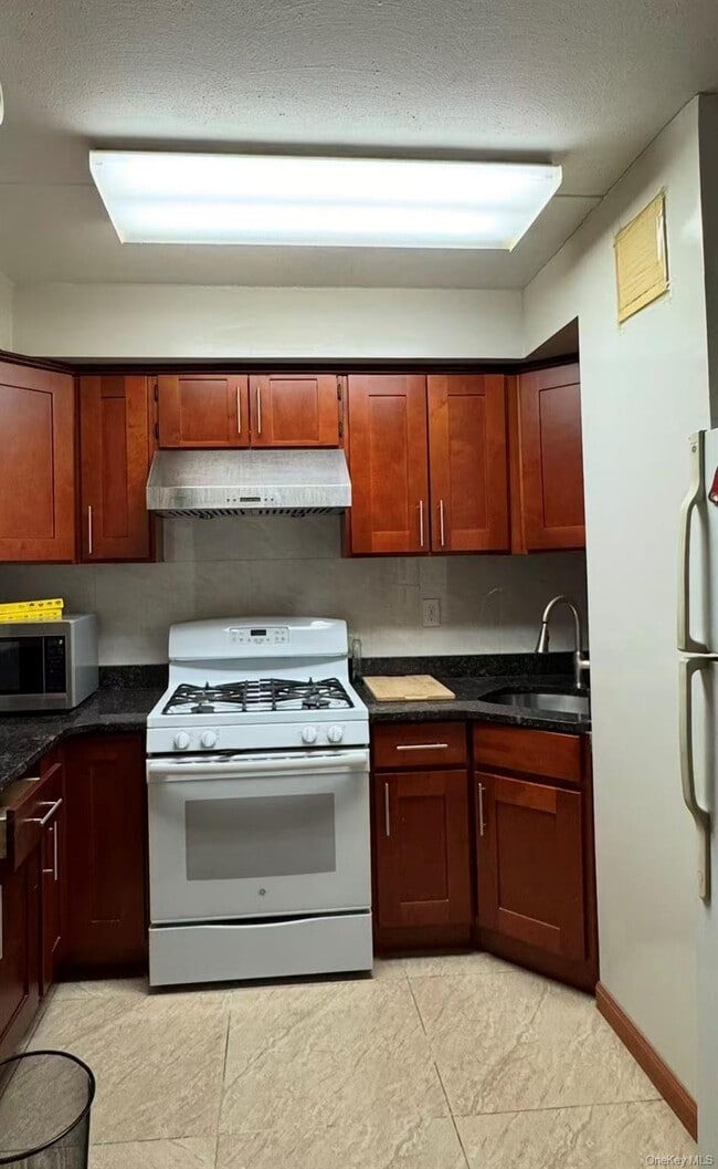 Photo - 36-41-41 Union St Unidad 4E