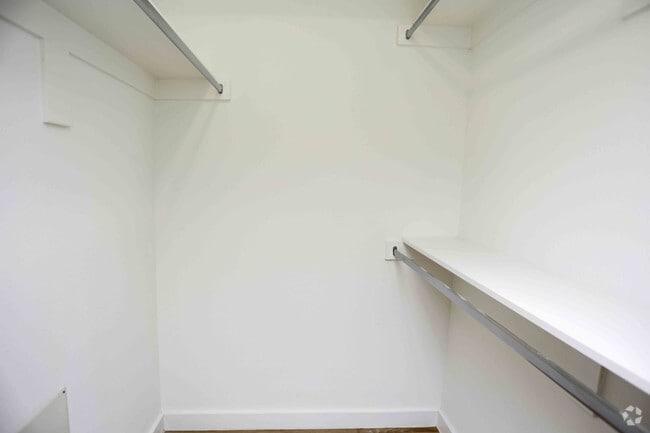 WALK-IN CLOSETS