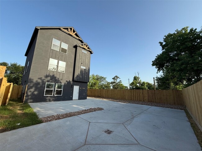 Building Photo - 8019 Birmingham St Rental