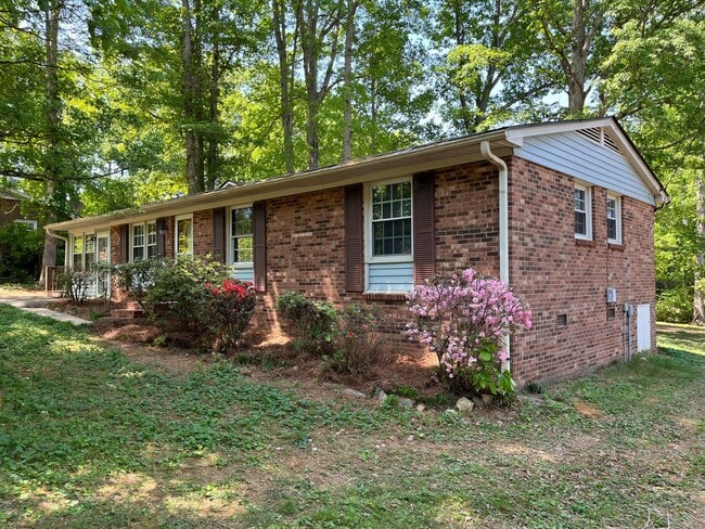 Photo - Charming 3-bedroom, 1.5-bathroom property in Pfafftown