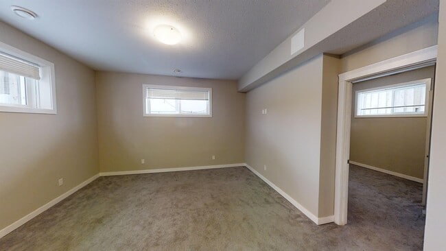 Photo - 8713 88 St