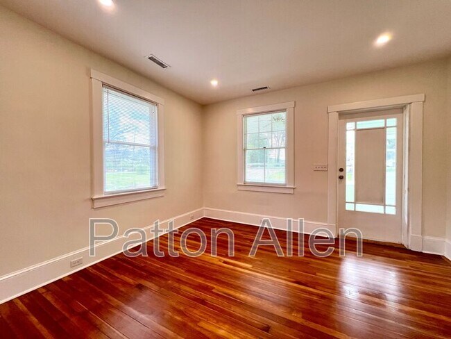 Photo - 702 Fairview Rd