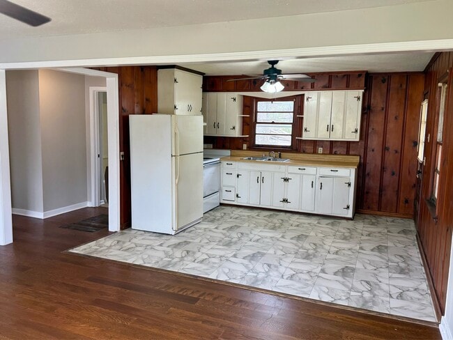 Photo - 129 N Montgomery St