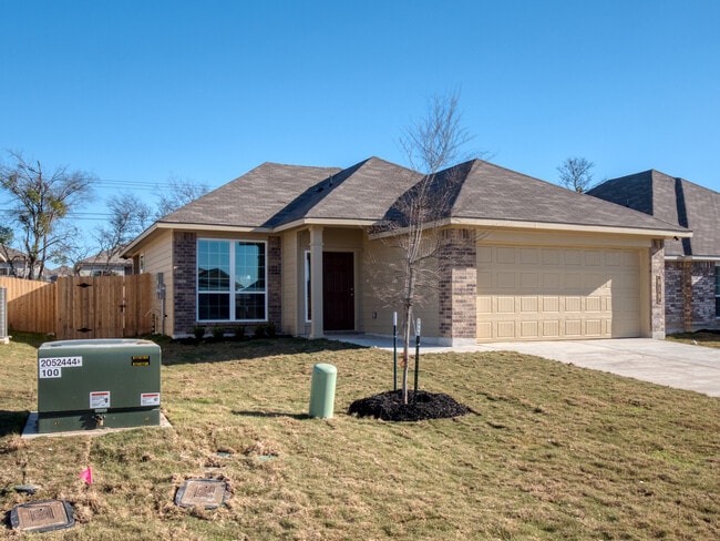 Building Photo - 619 Fallbrook Dr Rental