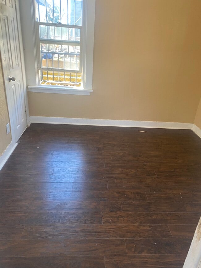 Photo - 716 W 60th St Unidad 716 W 60th Street LA