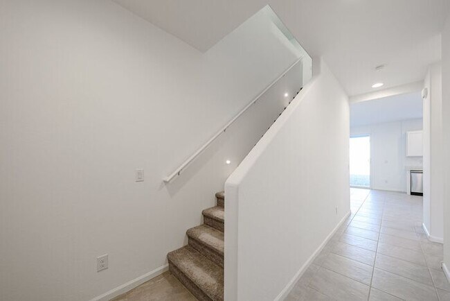 Photo - NEW 5 BEDROOM 3 BATHROOM HOME AVILABLE FOR RENT!