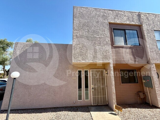 Building Photo - 637 W 13th St