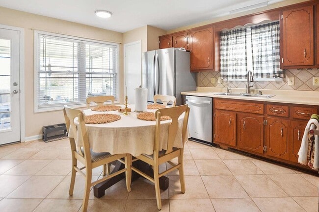 Photo - Pet Friendly Three Bedroom!